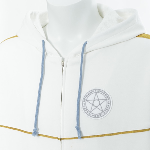 インデックスモデルのパーカー。