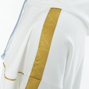 インデックスモデルのパーカー。