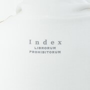 インデックスモデルのパーカー。