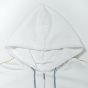 インデックスモデルのパーカー。