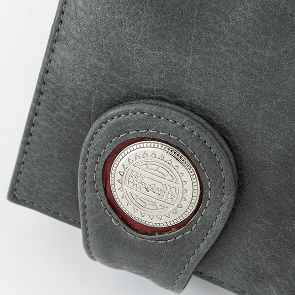 御坂美琴モデルの長財布。