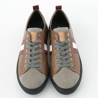 御坂美琴モデルのスニーカー。