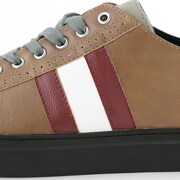 御坂美琴モデルのスニーカー。