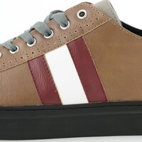 御坂美琴モデルのスニーカー。