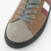 御坂美琴モデルのスニーカー。