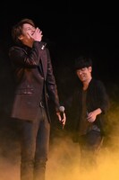 スモークに驚く宮野真守、櫻井孝宏。