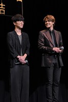 左から櫻井孝宏、宮野真守。
