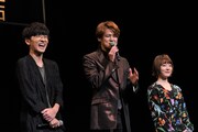 左から櫻井孝宏、宮野真守、花澤香菜。