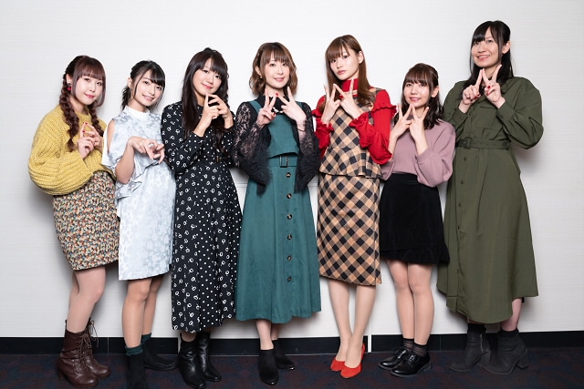 左から木村千咲、高野麻里佳、近藤唯、渡部恵子、渡部優衣、和氣あず未、上田瞳。