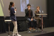 「ゴールデンカムイ」のセレクション上映会とトークイベントに参加した小林親弘(中央)、白石晴香(右)。