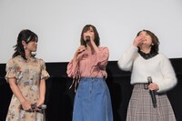 左から美山加恋、高橋李依、引坂理絵。