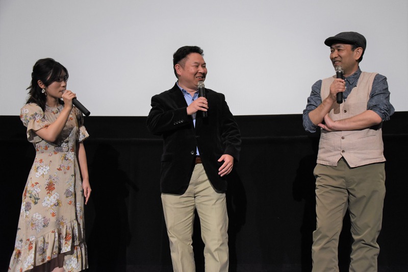 左から美山加恋、暮田公平、貝澤幸男。