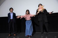 左から内藤圭祐、高橋李依、三塚雅人とモフルン。