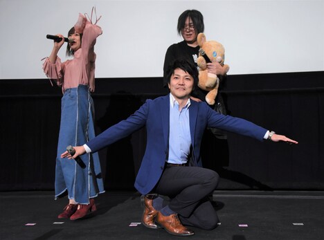 名乗りとポーズを決める3人。