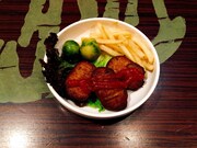 この日提供されたフードメニュー「メガネ様のハンバーグ」。