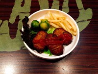 この日提供されたフードメニュー「メガネ様のハンバーグ」。