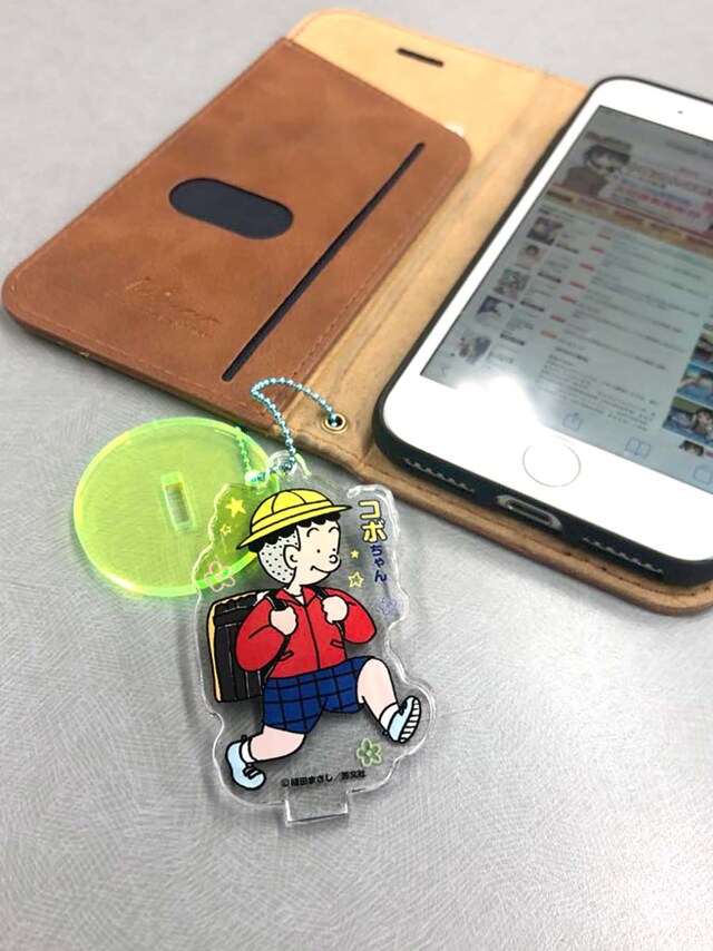 「『コボちゃん』アクリルキーホルダー」サンプル写真。