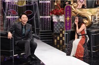 左から有吉弘行、板野成美。 (c)日本テレビ