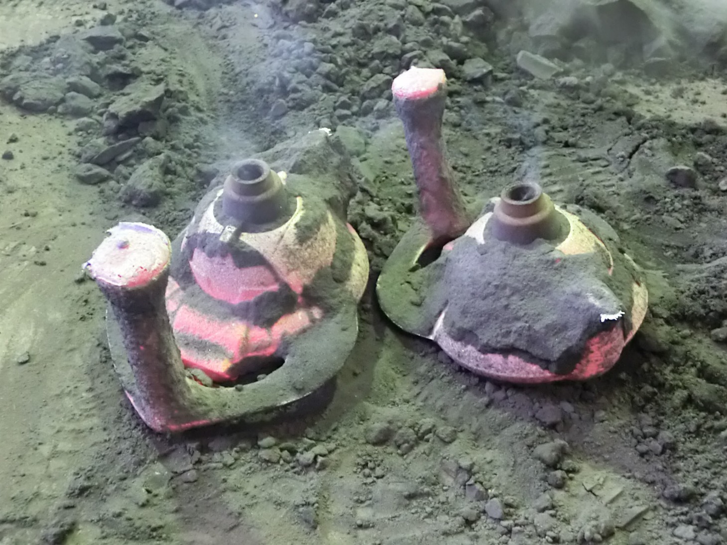 「南部鉄器 鉄瓶ZAKU」の制作工程。