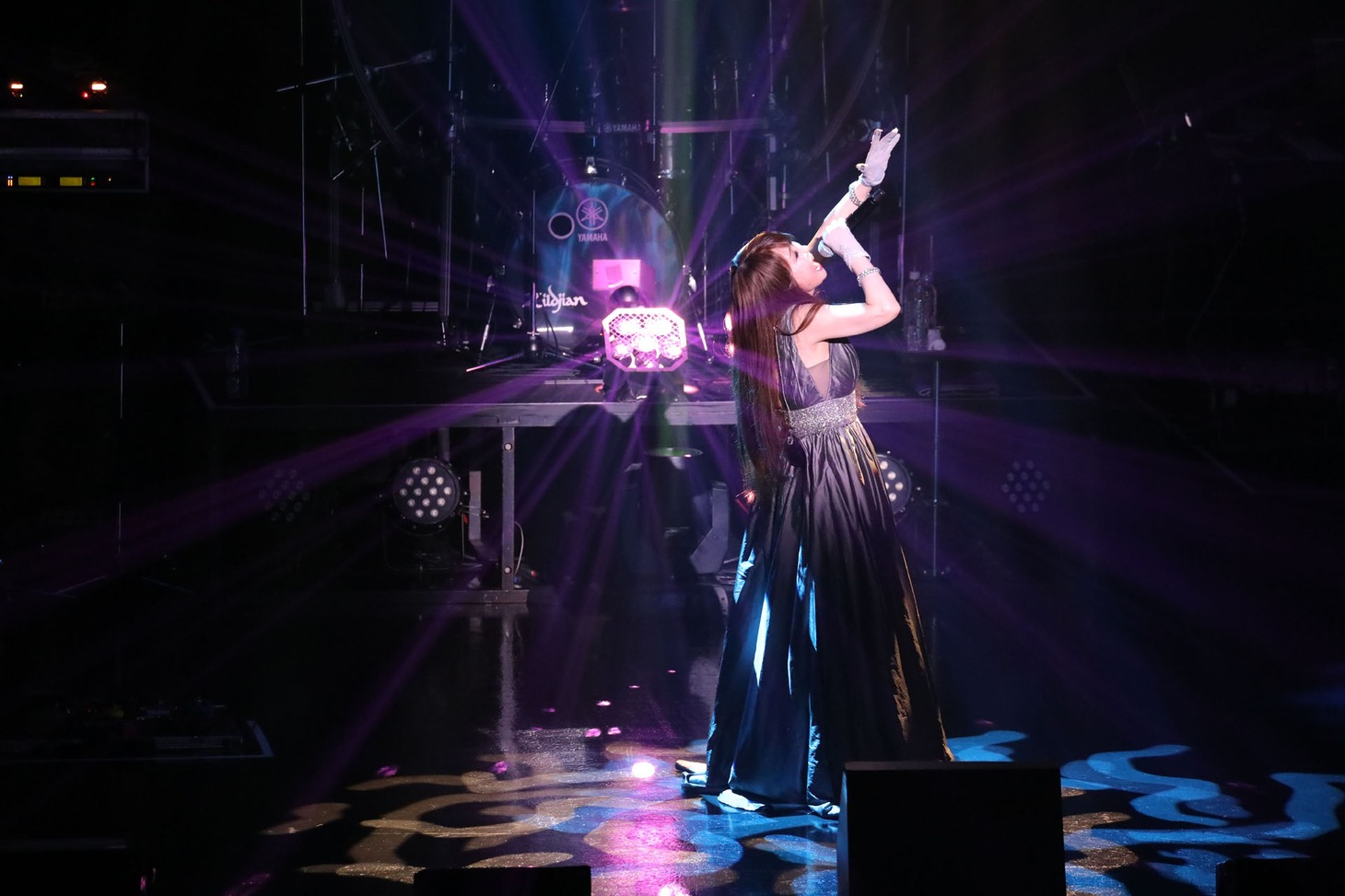 11月2日に開催された「Mari Hamada The 35th Anniversary Tour 2018 "Gracia"」東京・Zepp Tokyo公演の様子。（写真提供：ビクターレコーズ）