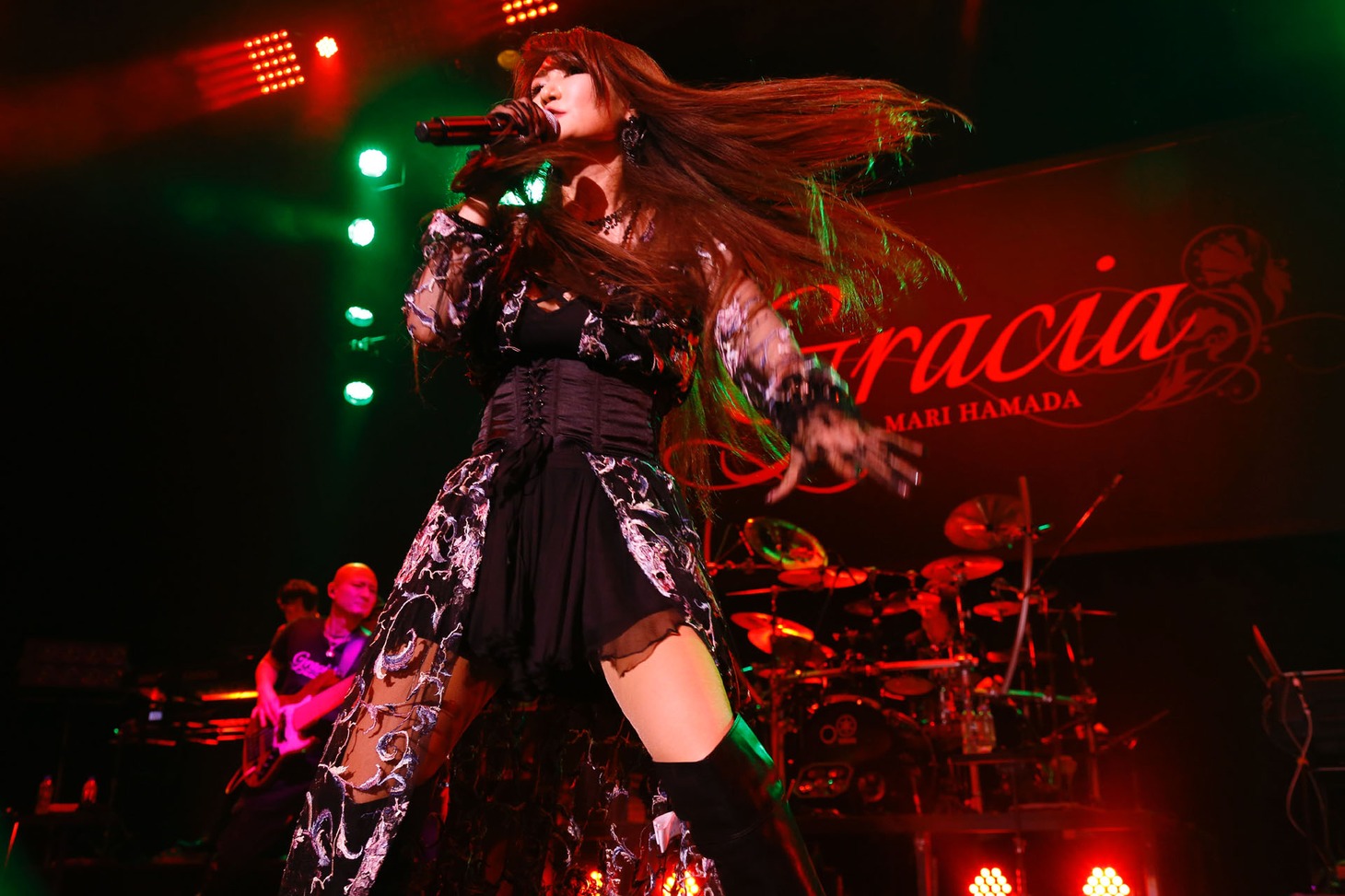 11月2日に開催された「Mari Hamada The 35th Anniversary Tour 2018 "Gracia"」東京・Zepp Tokyo公演の様子。（写真提供：ビクターレコーズ）