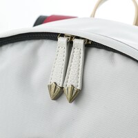 赤のセイバーモデルのバッグ。