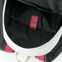 赤のセイバーモデルのバッグ。