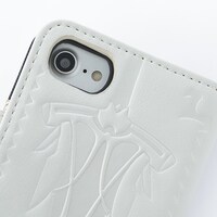 赤のセイバーモデルのスマートフォンケース。