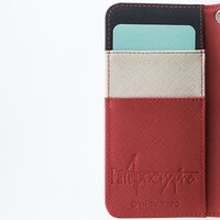 赤のセイバーモデルのスマートフォンケース。