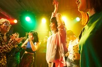 映画「チワワちゃん」の場面カット。