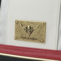 赤のセイバーモデルのバッグ。