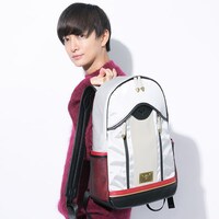 赤のセイバーモデルの着用例。