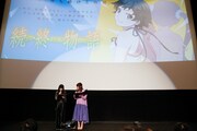 「続・終物語」の初日舞台挨拶の様子。左から喜多村英梨、井口裕香。