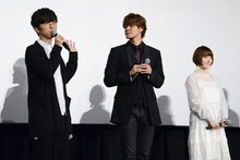 左から櫻井孝宏、宮野真守、花澤香菜。