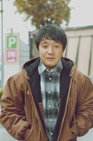 咲田真一役を演じる濱田岳。