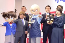 「第31回小学館DIMEトレンド大賞」贈賞式にて、前列左から江戸川コナン、古谷徹、安室透、真魚。