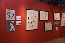 「オノ・ナツメ 1日1キャラクター展」の様子。