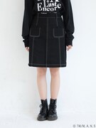 遠坂リンモデルのタイトスカートの着用例。