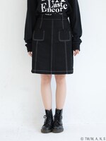 遠坂リンモデルのタイトスカートの着用例。