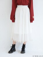 セイバーモデルのシフォンスカートの着用例。