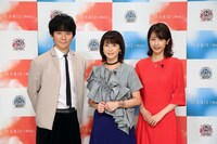左から、「2018FNS歌謡祭」司会を務める渡部建、森高千里、加藤綾子。