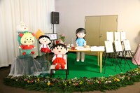 さくらももこの執筆風景を立体化した人形。