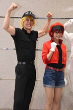 キラーT細胞役の君沢ユウキ、赤血球役の七木奏音。