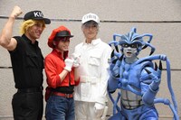 囲み取材の様子。