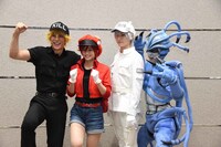 囲み取材の様子。