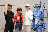 左からキラーT細胞役の君沢ユウキ、赤血球役の七木奏音、白血球（好中球）役の和田雅成、肺炎球菌役の馬場良馬。