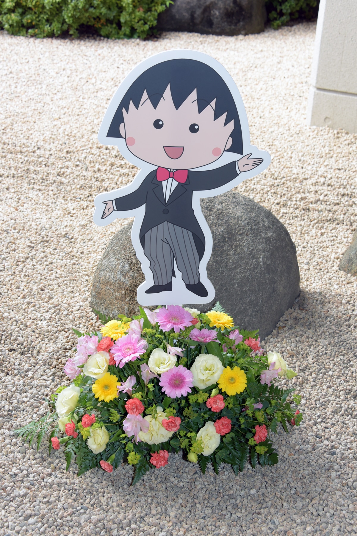 式場前の庭園。