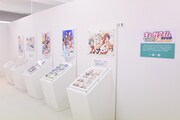 「第2章 『きらら』で輝く作品たち」と題された描き下ろしイラスト・マンガの展示コーナー。