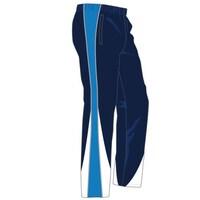 橘真琴モデルのトレーニングクロスパンツ。