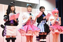 ネットルールの説明をする（左から）森嶋優花、林鼓子、厚木那奈美、みらい。